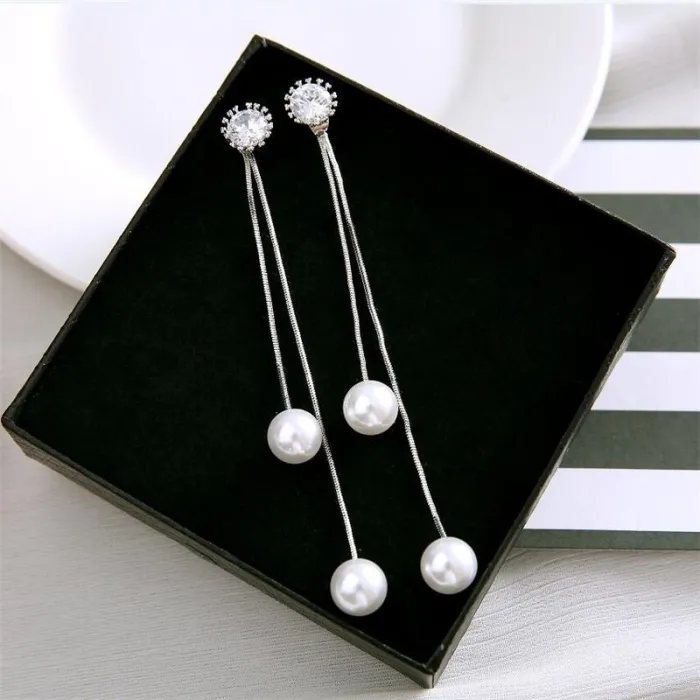 Boucles d'oreilles longues élégantes avec perles / cristal