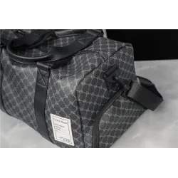Stylish travel / sport shoulder bag - with shoe compartment - large capacityBags