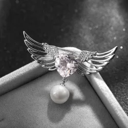 Broche luxueuse - ailes d'ange - coeur cristal - perle