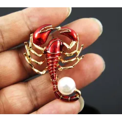 Broche en émail - scorpion avec perle