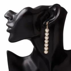 Boucles d'oreilles longues dorées élégantes - métal géométrique avec perles