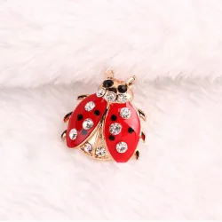 Broche coccinelle avec strass