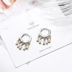 Petites boucles d'oreilles rondes argentées - poissons pendants