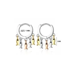 Petites boucles d'oreilles rondes argentées - poissons pendants