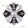 Croix de style vintage avec perle / cristaux - broche exclusive
