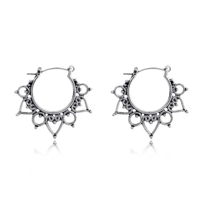 Boucles d'oreilles vintage fleurs creuses / coeurs - rondes