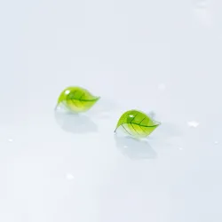 Small green leaves stud earrings - silver platedEarrings