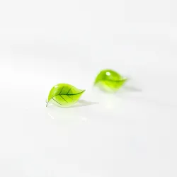 Small green leaves stud earrings - silver platedEarrings