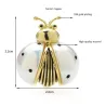 Broche coccinelle blanche / dorée