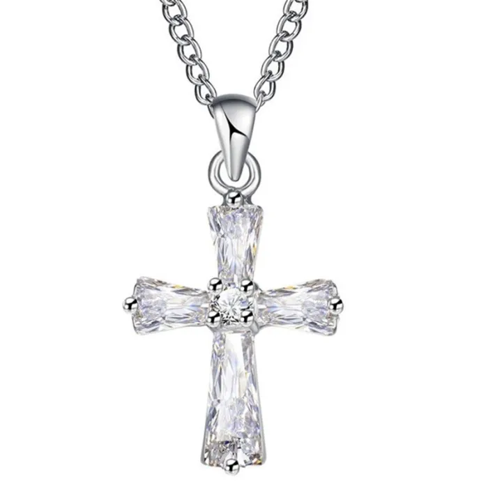 Pendentif en forme de croix en cristal - avec collier