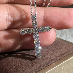 Pendentif croix cristal blanc - avec collier
