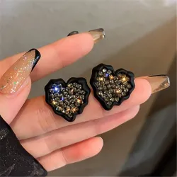 Boucles d'oreilles en forme de coeur noir - avec cristaux