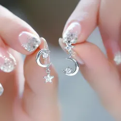 Boucles d'oreilles asymétriques étoile/lune - avec cristaux