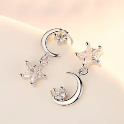 Boucles d'oreilles asymétriques étoile/lune - avec cristaux