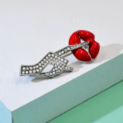 Broche cristal - lèvres rouges / Geste Be Quiet