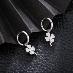 Trèfle à quatre feuilles / cristal - boucles d'oreilles