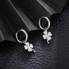 Trèfle à quatre feuilles / cristal - boucles d'oreilles