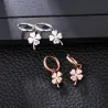 Trèfle à quatre feuilles / cristal - boucles d'oreilles