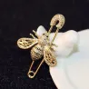 Abeille en or brillant - broche en cristal