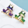 Grenouille dans la couronne - broche