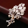 Fleur d'opale avec cristaux - broche