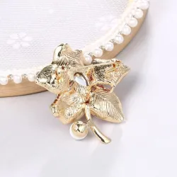 Flower with crystal / pearl - golden broochBrooches