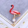 Flamant rouge avec perle - broche
