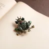 Grenouille couronnée de cristal - broche