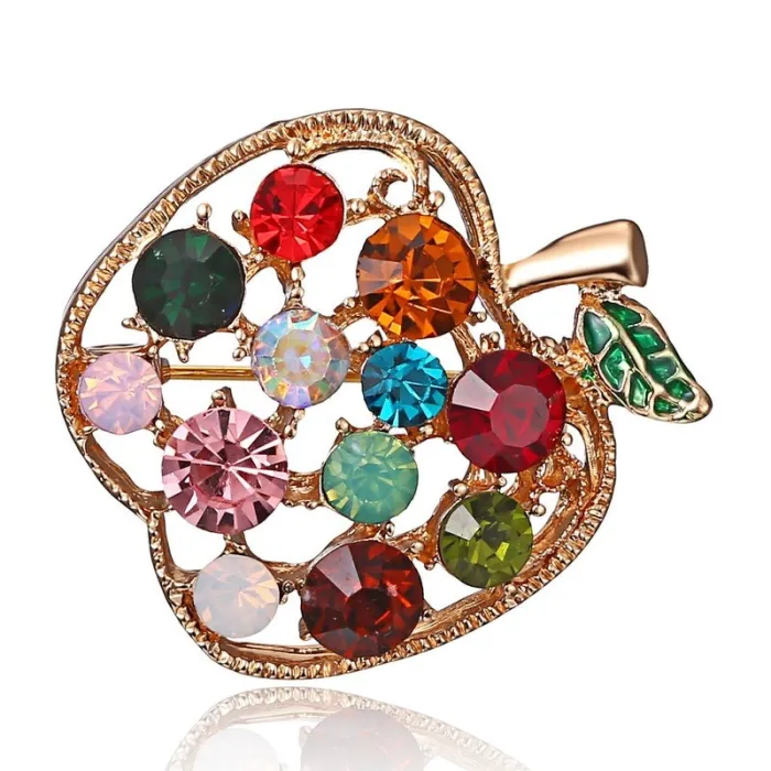 Broche en forme de pomme avec cristaux
