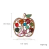 Broche en forme de pomme avec cristaux