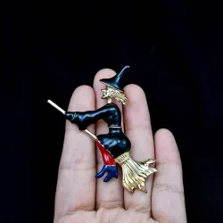 Sorcière sur le balai - broche