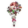 Broche élégante avec des fleurs en cristal