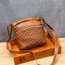 Sac à bandoulière en cuir - avec rivets