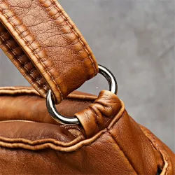 Sac à bandoulière en cuir - avec rivets