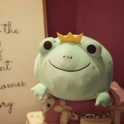 Grenouille avec une couronne - peluche / oreiller