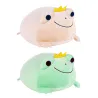 Grenouille avec une couronne - peluche / oreiller