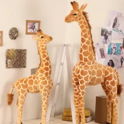 Girafe réaliste - jouet en peluche