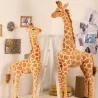 Girafe réaliste - jouet en peluche
