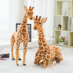 Girafe réaliste - jouet en peluche