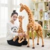 Girafe réaliste - jouet en peluche