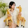 Girafe réaliste - jouet en peluche