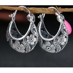 Vintage hollow-out flowers - silver hoop earringsEarrings