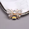 Broche abeille en cristal