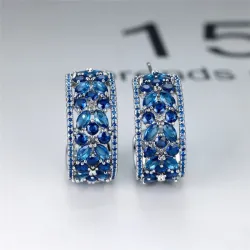 Boucles d'oreilles élégantes en argent - fleurs de cristal