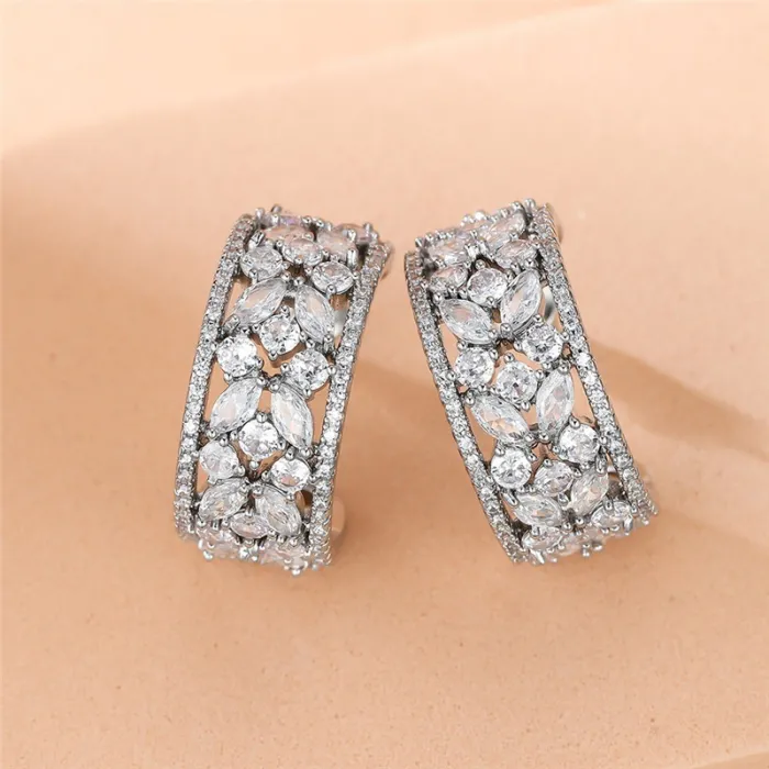Boucles d'oreilles élégantes en argent - fleurs de cristal