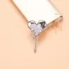 Broche en forme de coeur avec zircon