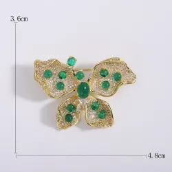Broche en forme de papillon avec cristaux