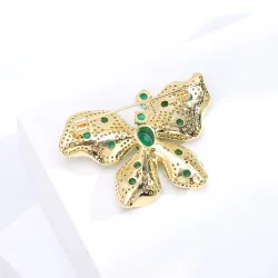 Broche en forme de papillon avec cristaux