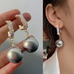 Boucles d'oreilles en cristal avec une perle