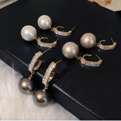 Boucles d'oreilles en cristal avec une perle